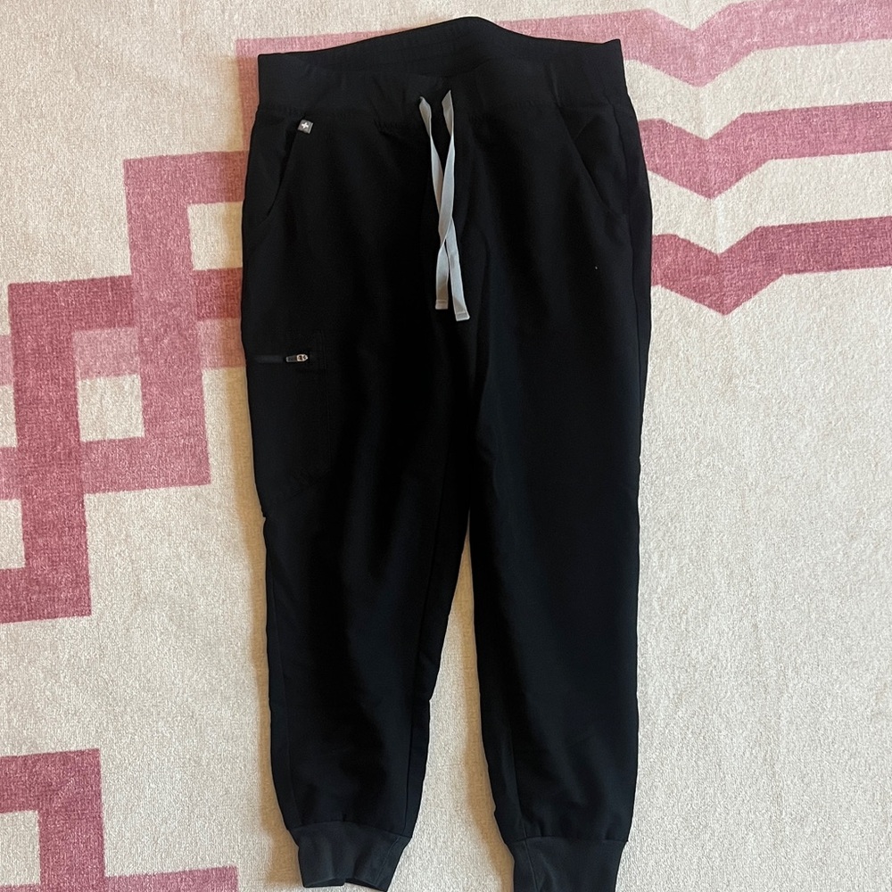 Figs Women’s Black Zamora Jogger Scrub Pants with Drawstring